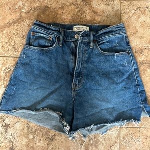Abercrombie High Rise Mom Short Curve Love